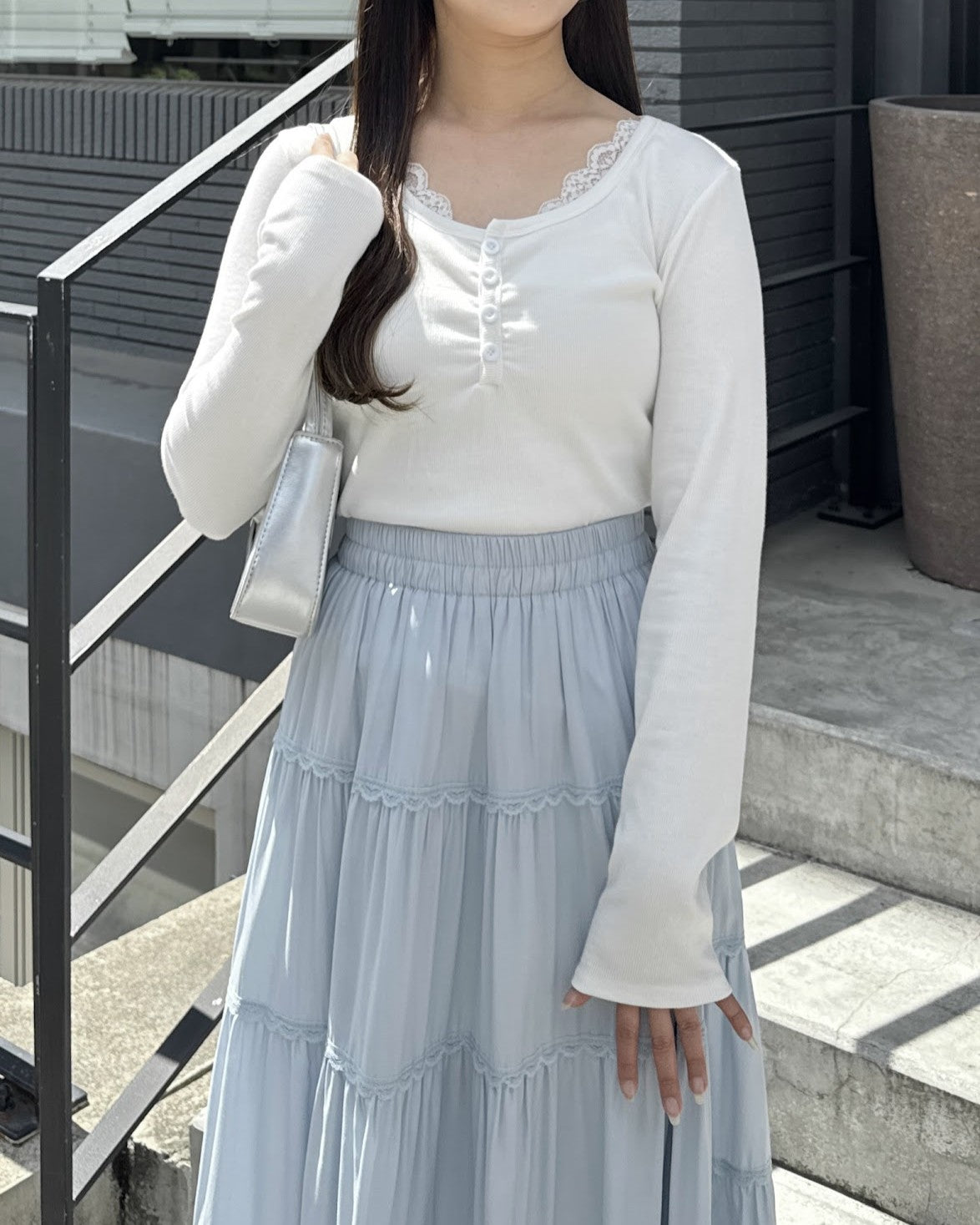花邊亨利脖子上衣