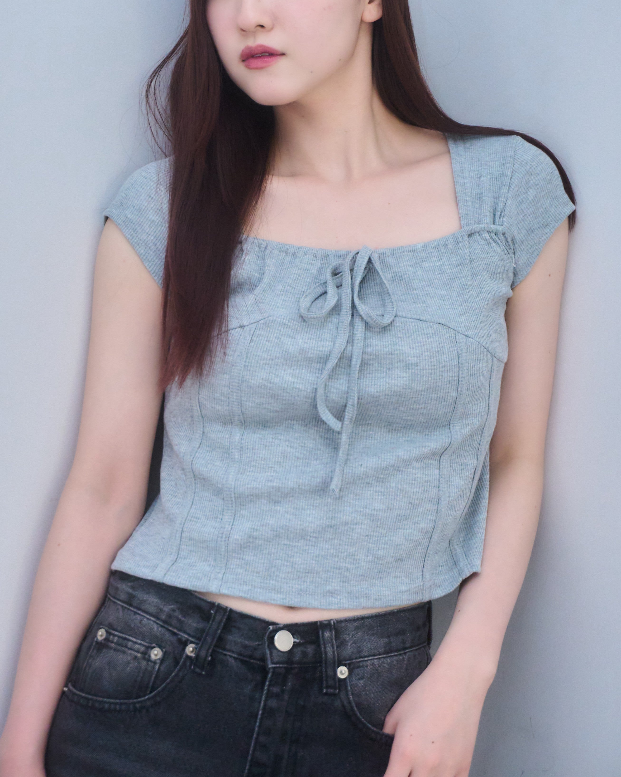 One-tone rib design tops