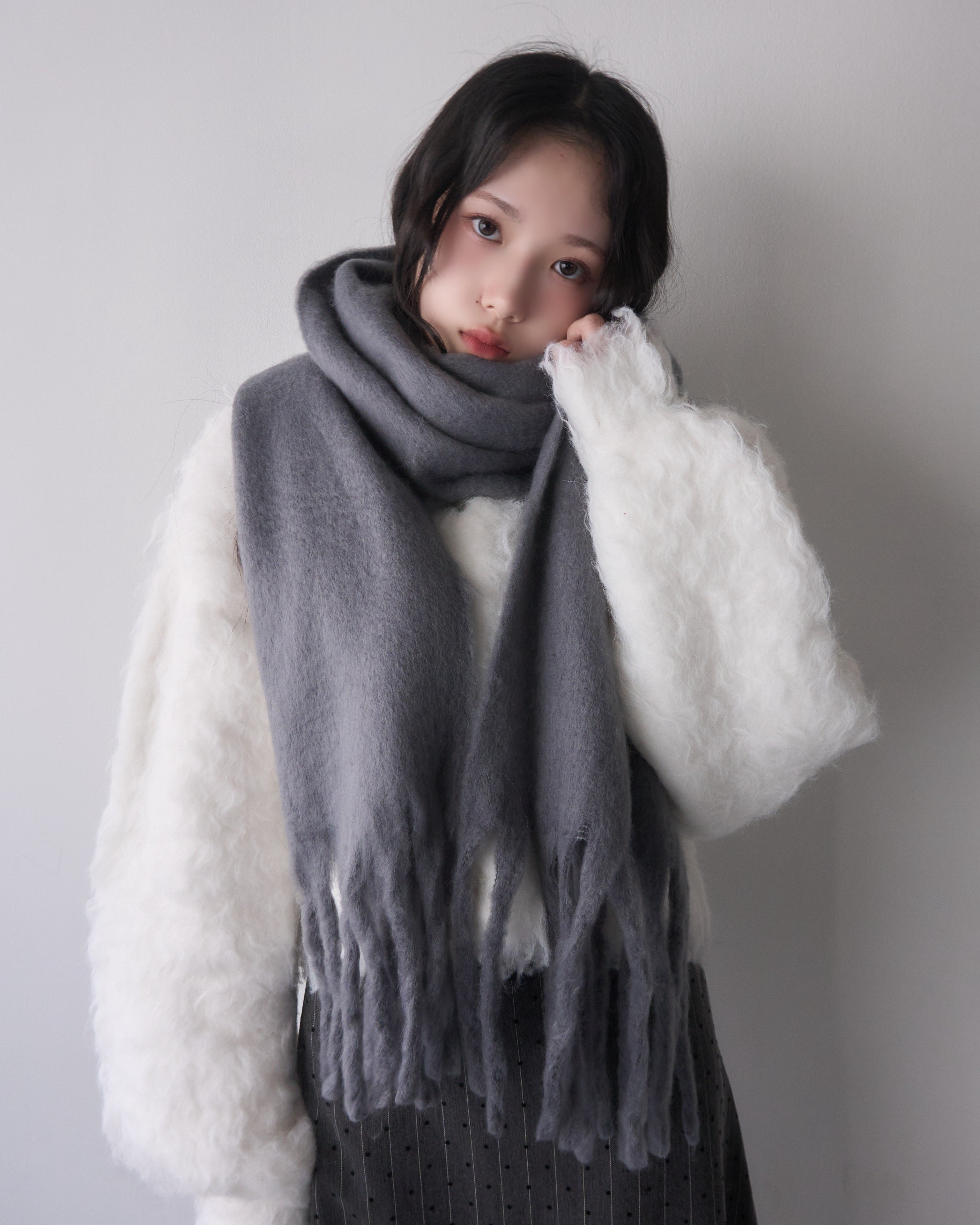 チャコールグレー