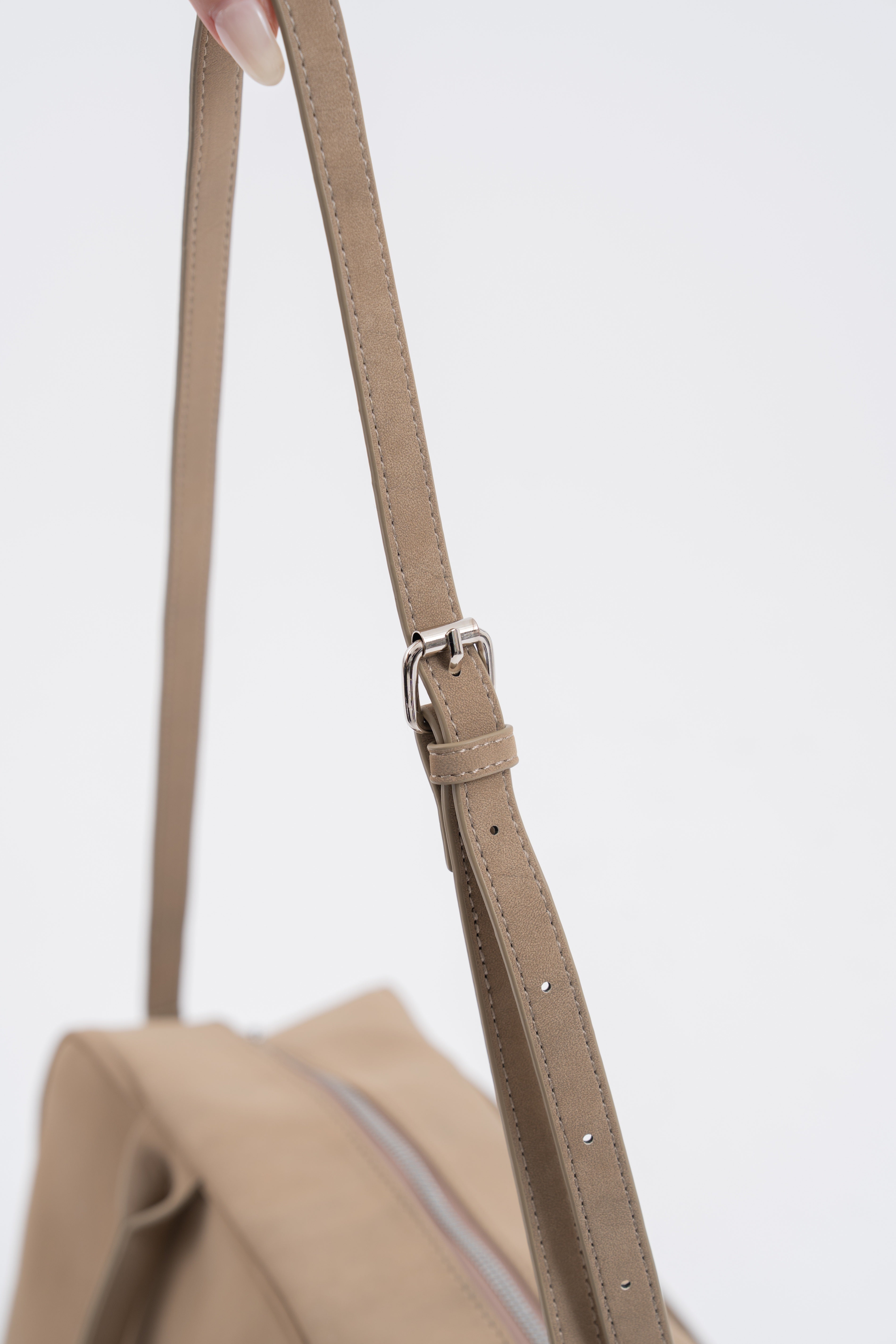 A4スウェードライクベルトボストンバッグ