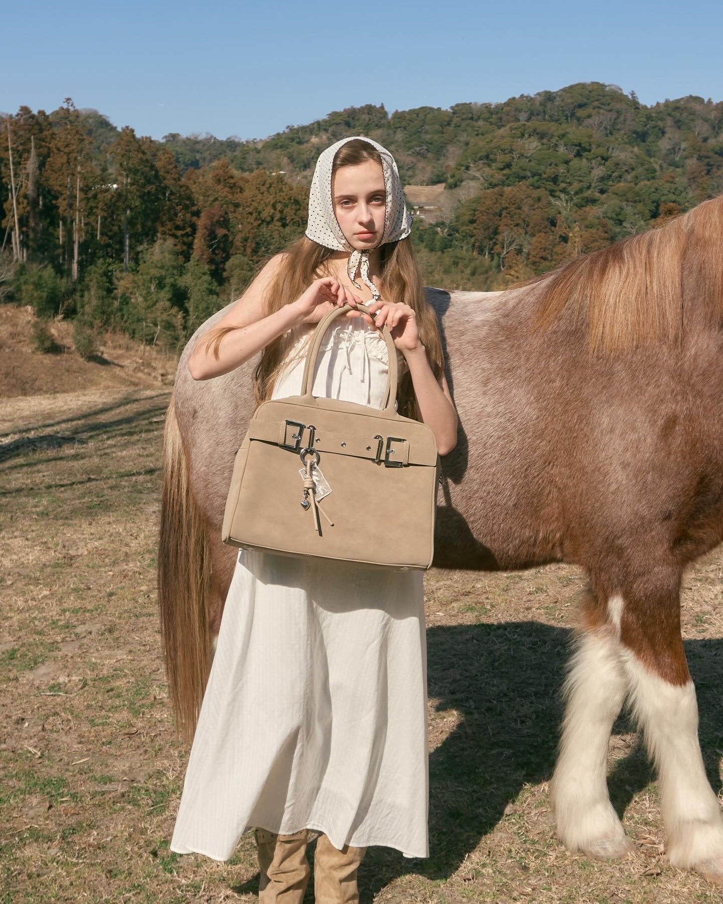 A4スウェードライクベルトボストンバッグ