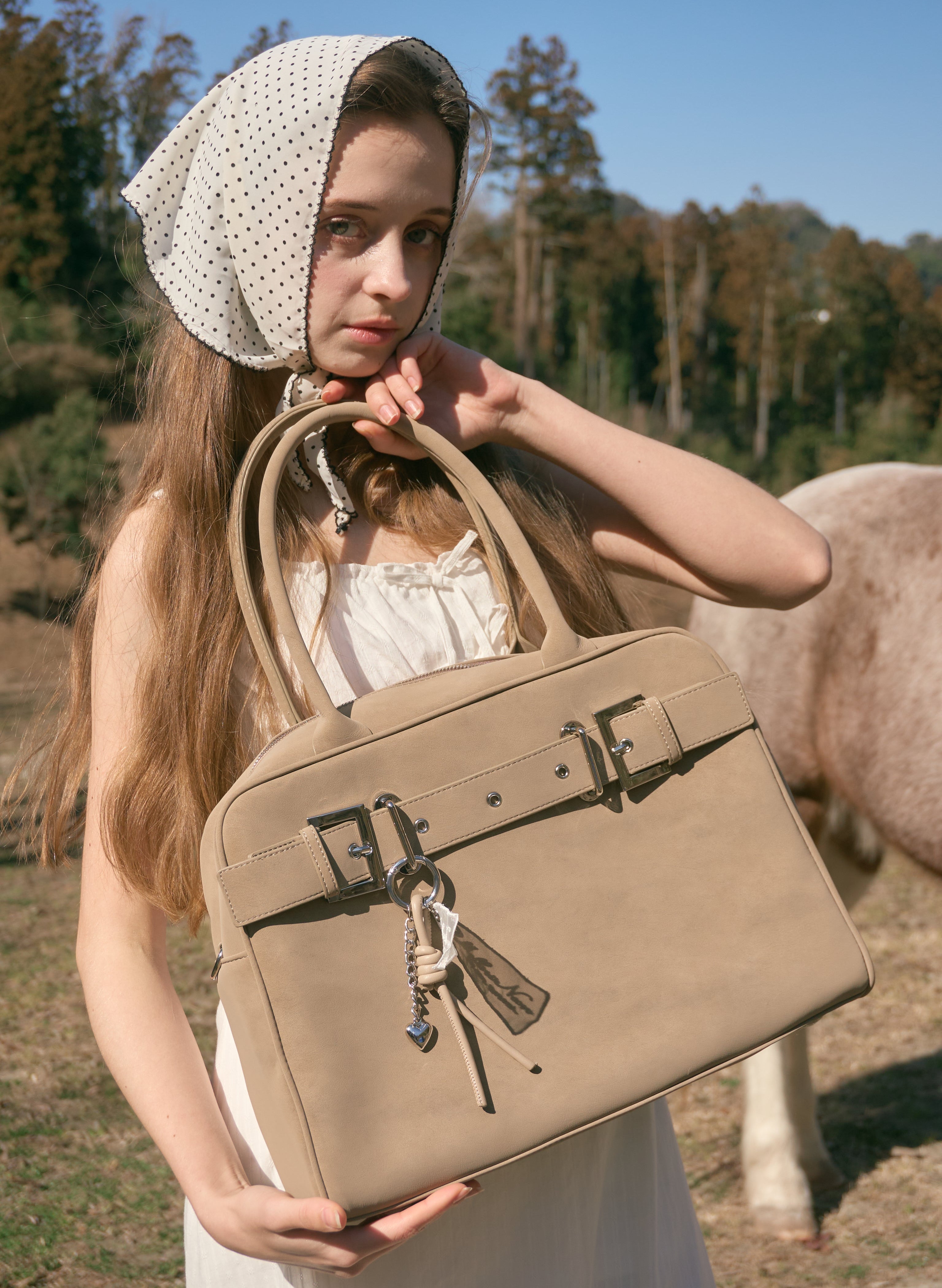 A4スウェードライクベルトボストンバッグ