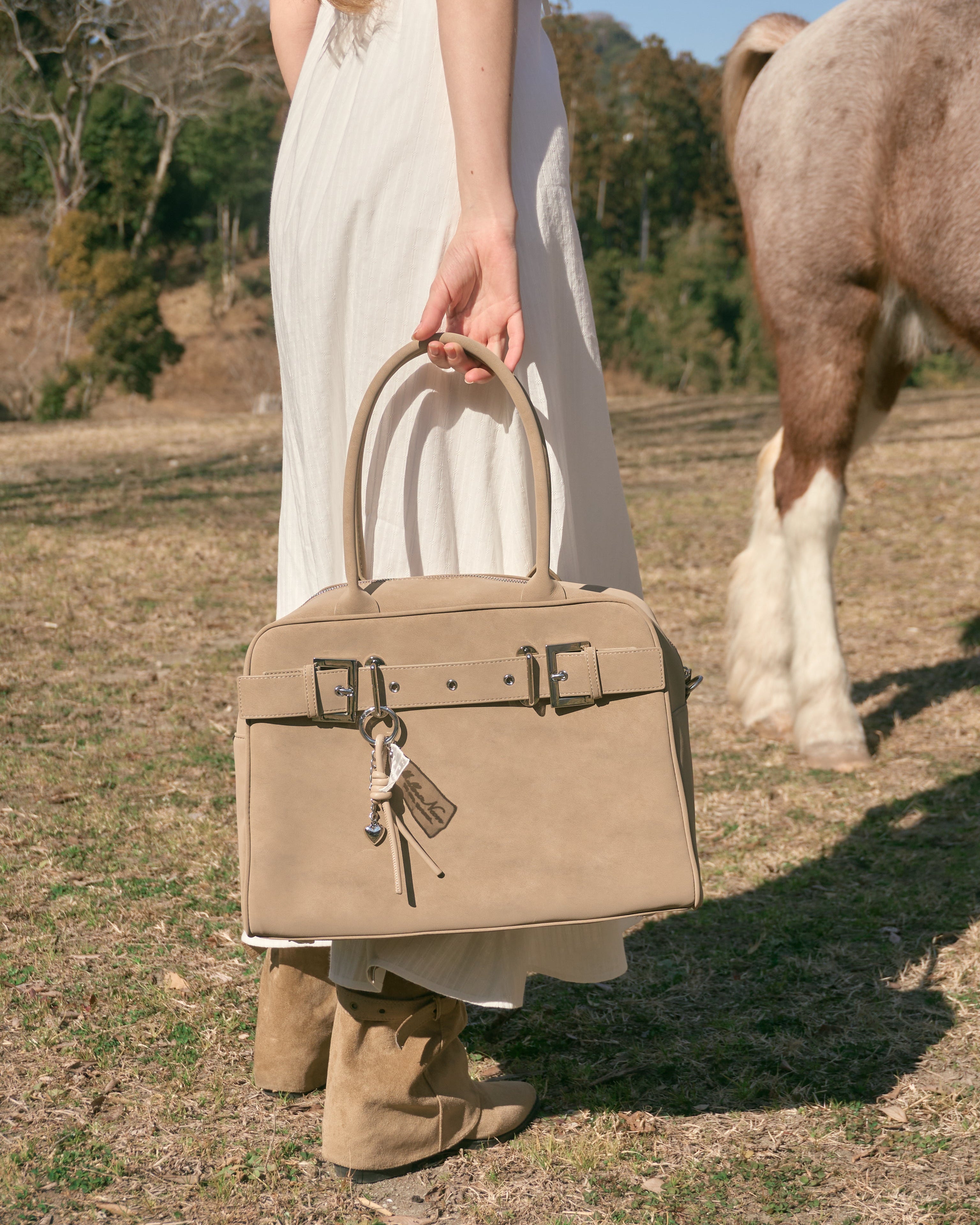 A4スウェードライクベルトボストンバッグ