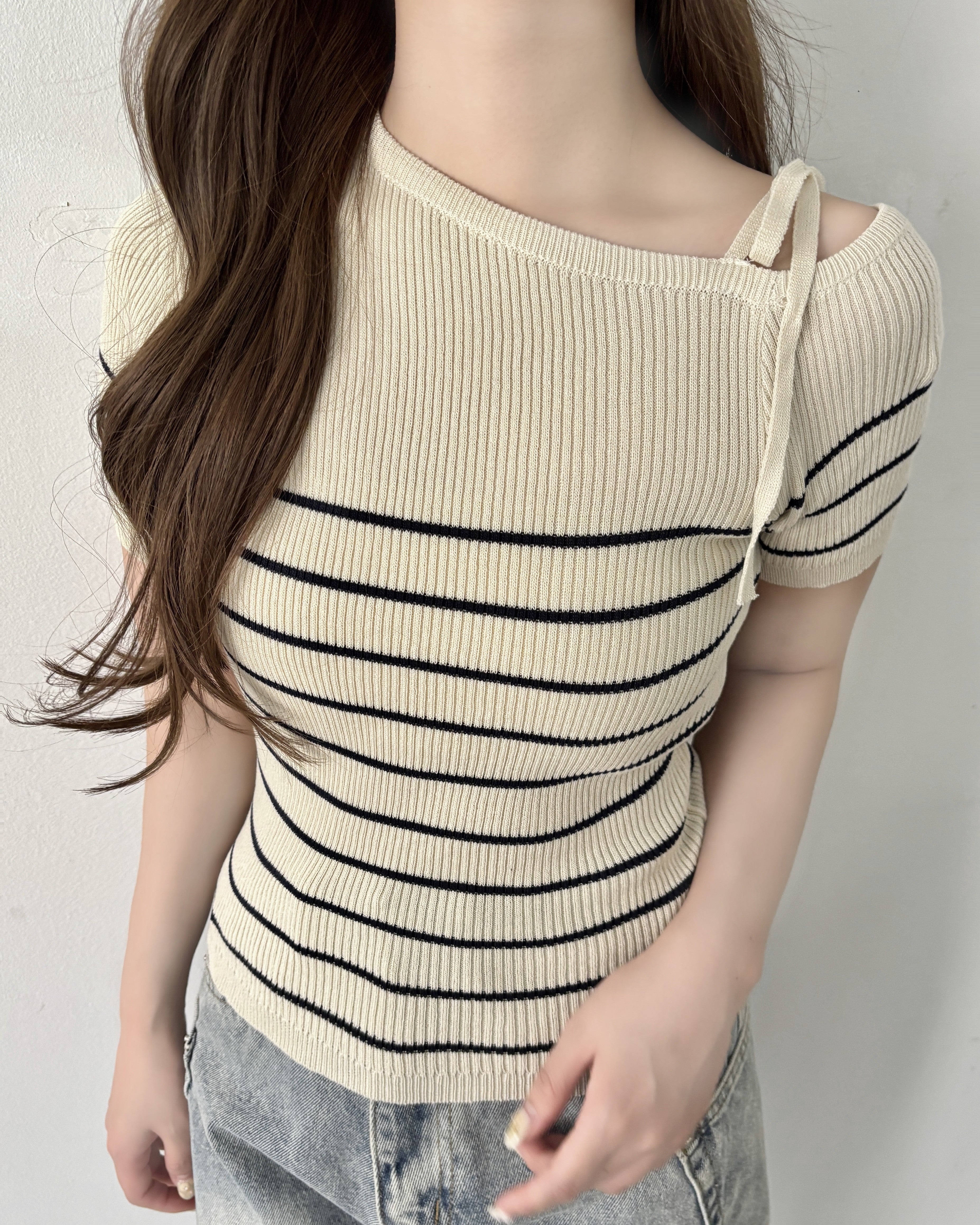 One shoulder striped T-shirt