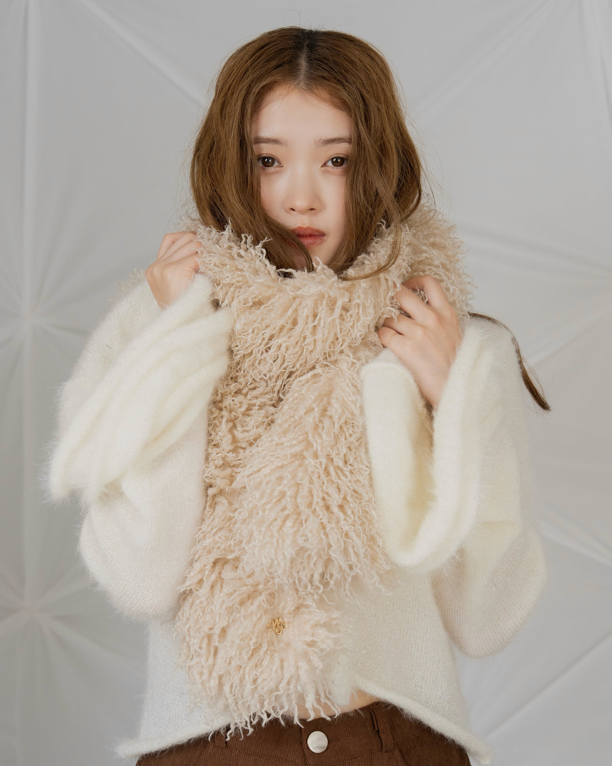 ロゴプレートシャギーマフラー