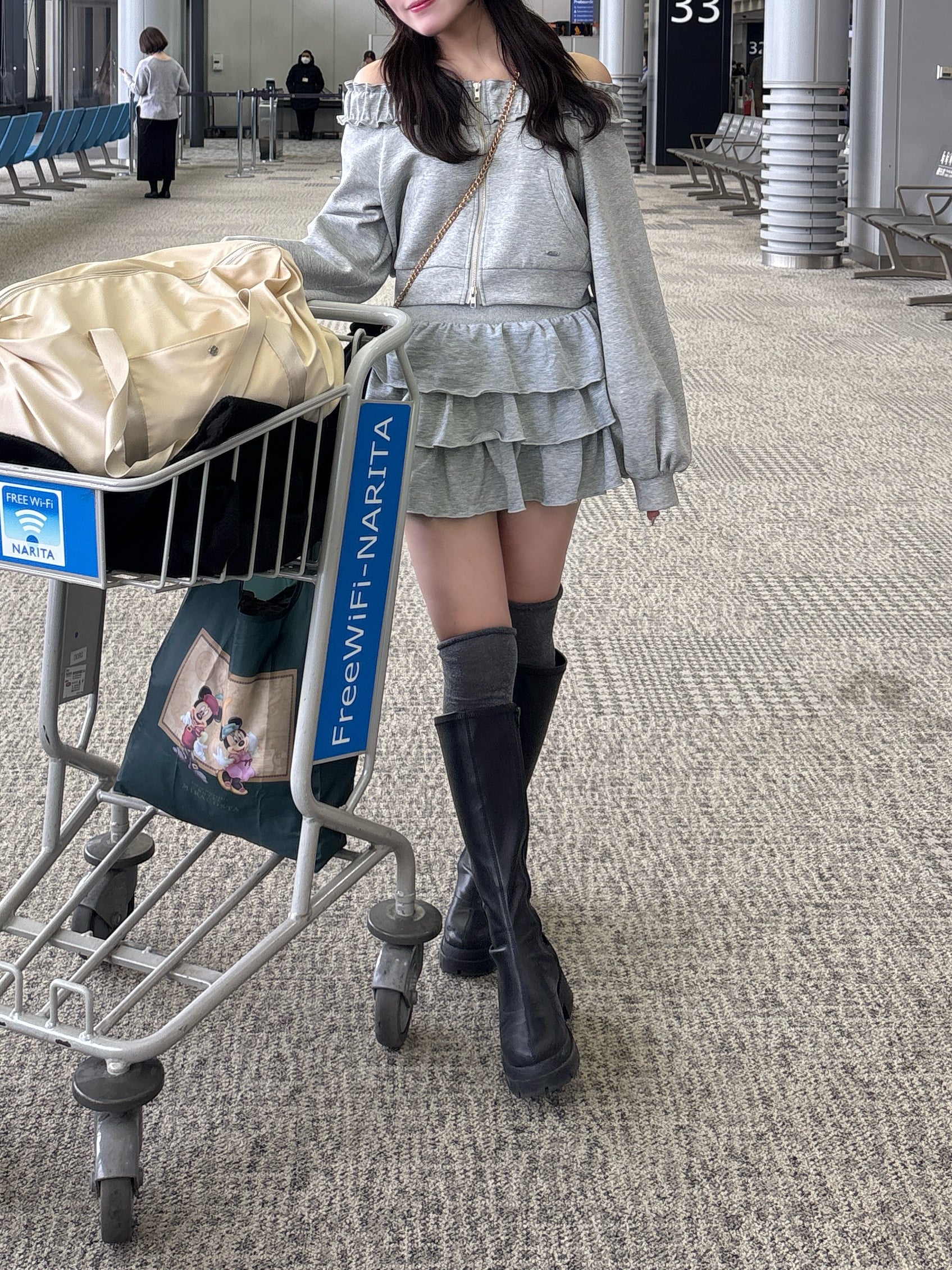 ダブルジップオフショルフリルスウェット