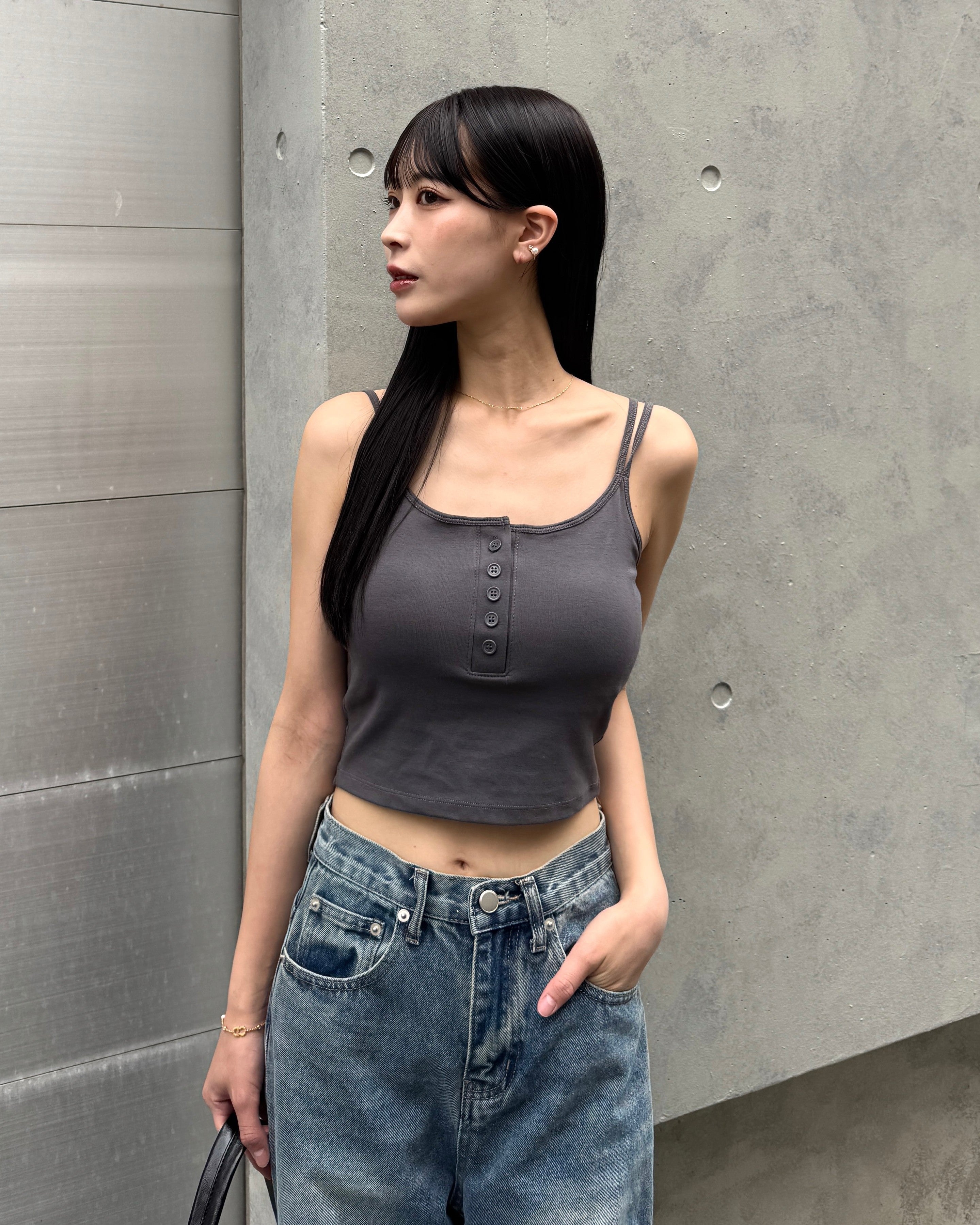 ダブルストラップカップ付きキャミソール