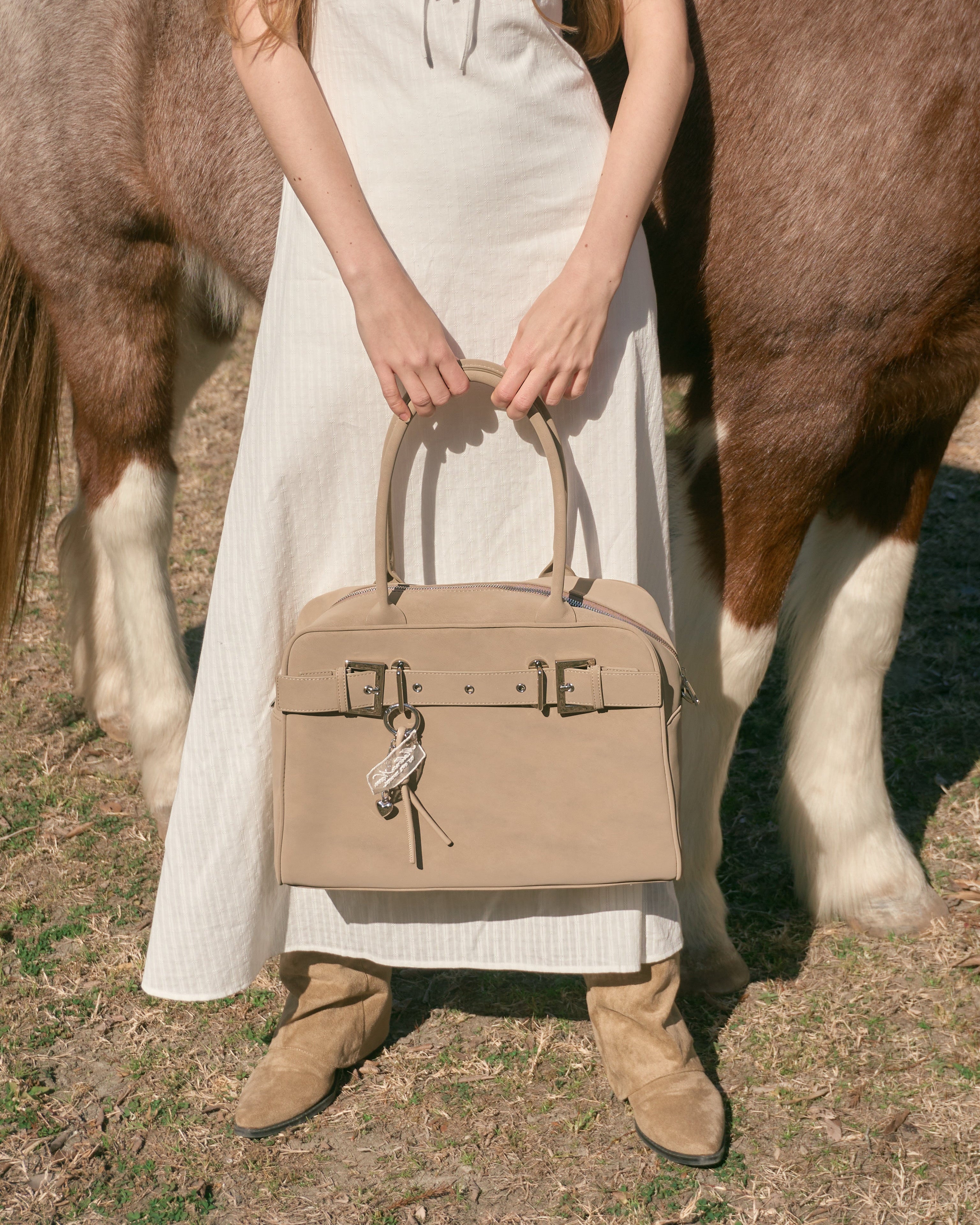 A4スウェードライクベルトボストンバッグ