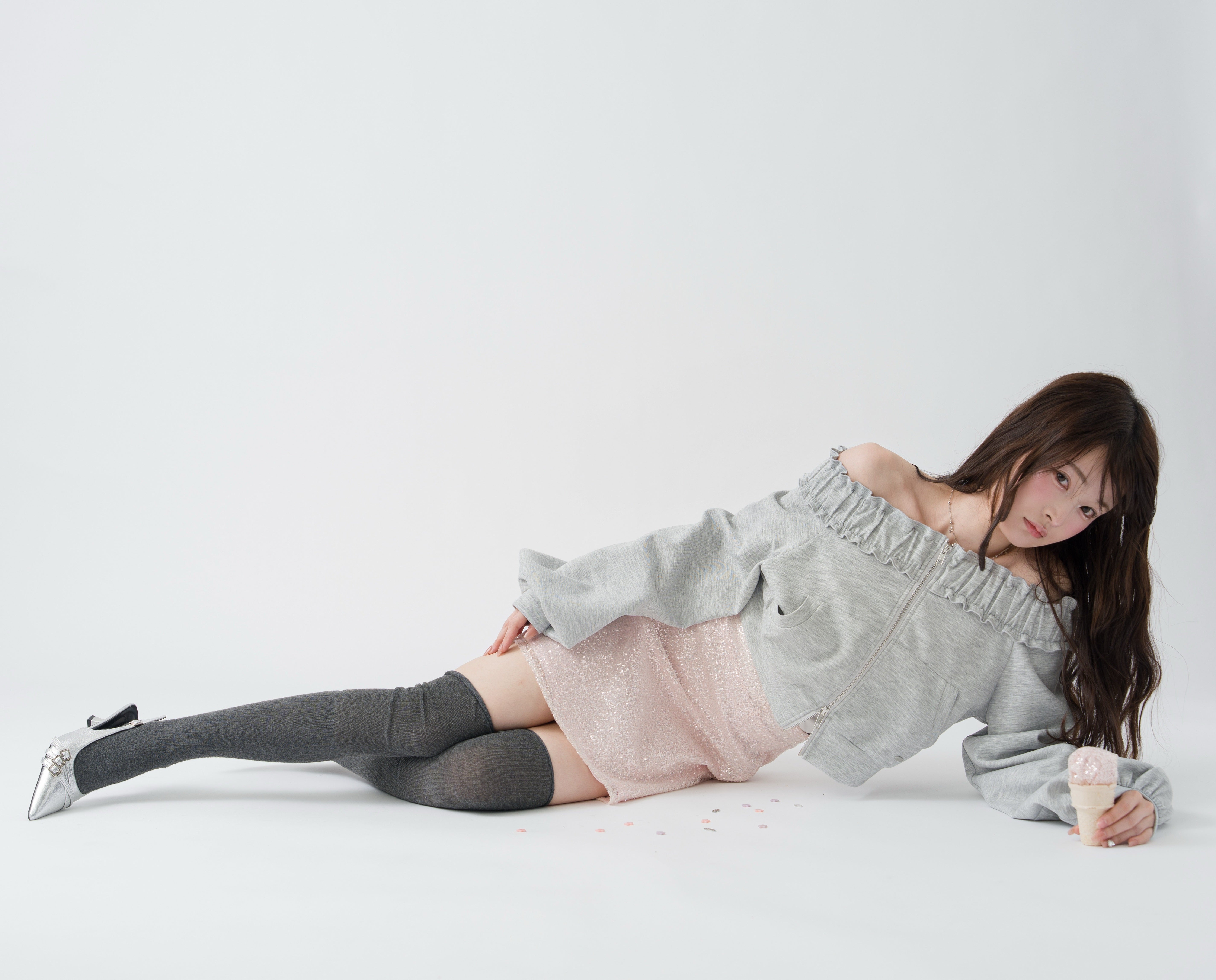 ダブルジップオフショルフリルスウェット