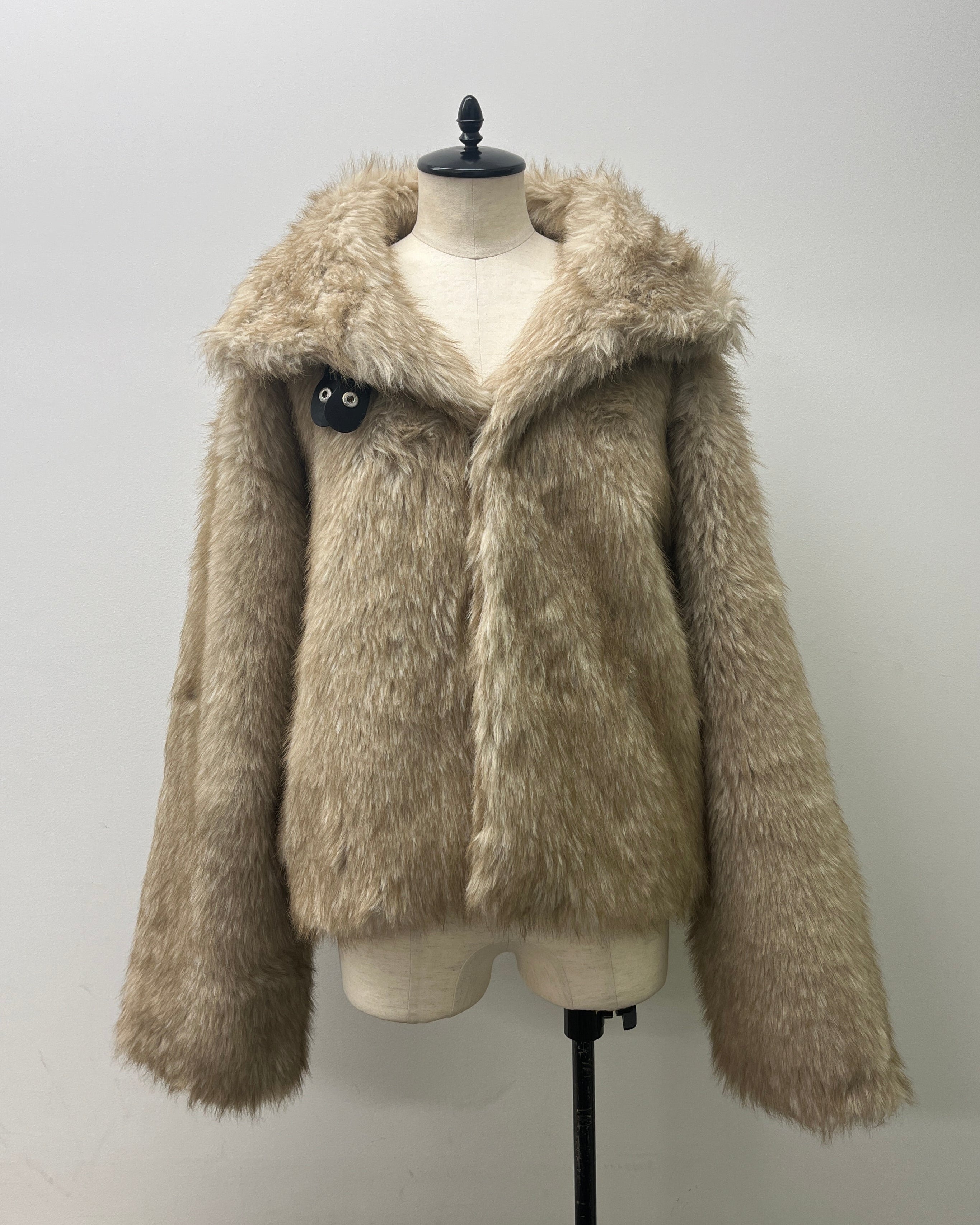 新品 Belle Visono サガミンク ネイビー ファーコート ボタン付き 新品 Belle Visono サガミンク ネイビー ファーコート ボタン