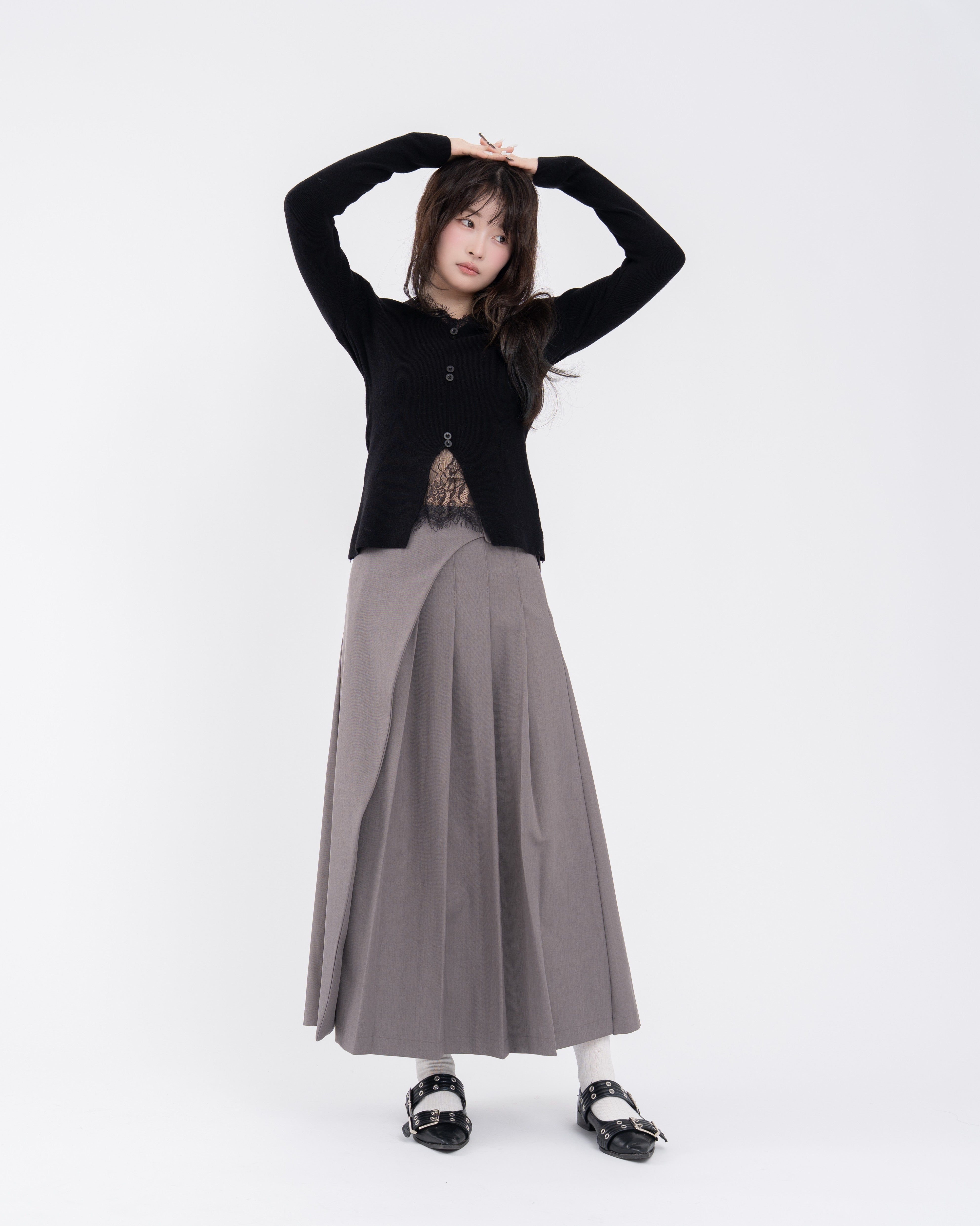 レースボタンニット