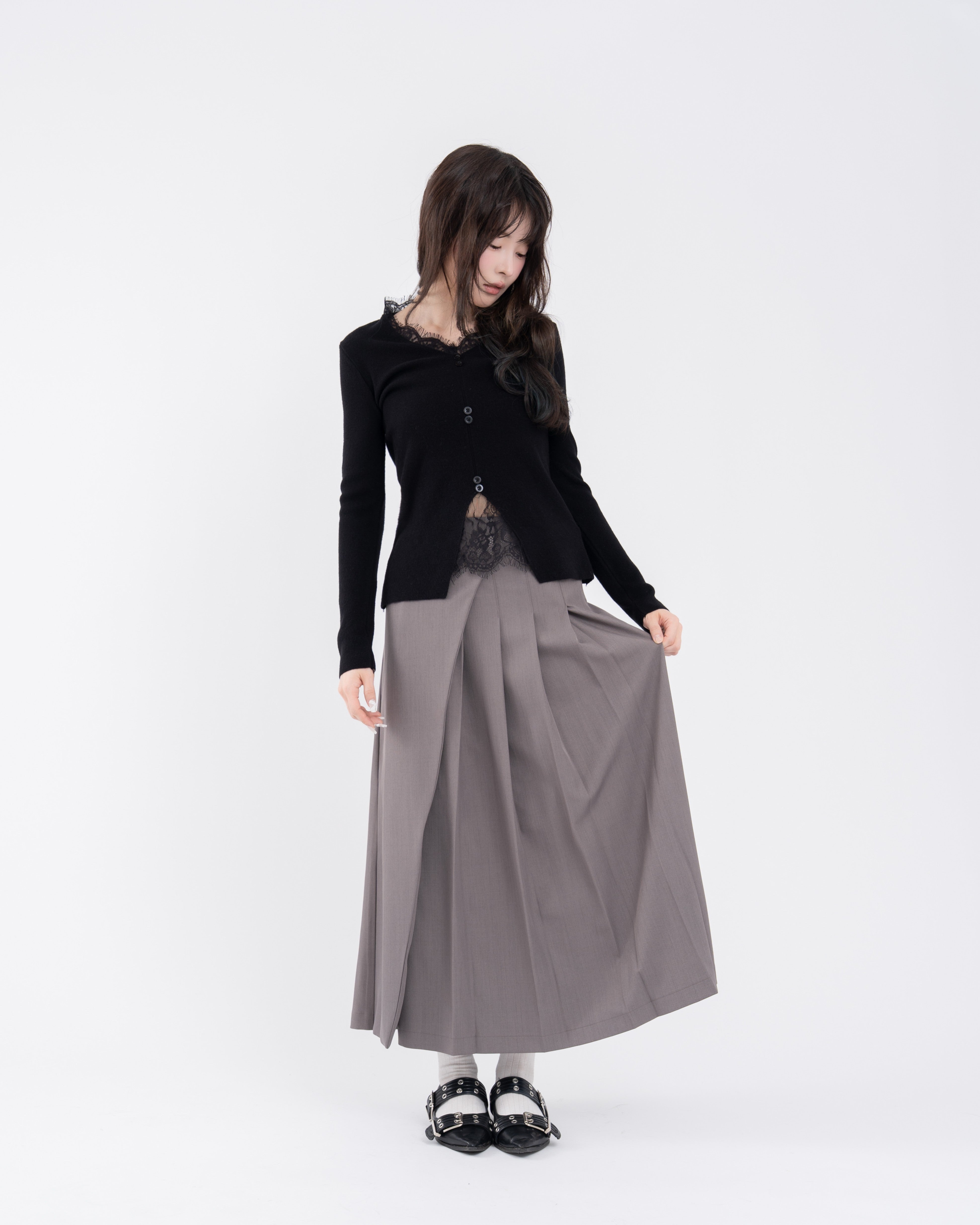 レースボタンニット