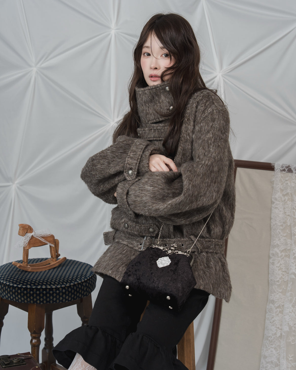 【予約】ベロアビジューフレームがま口バッグ