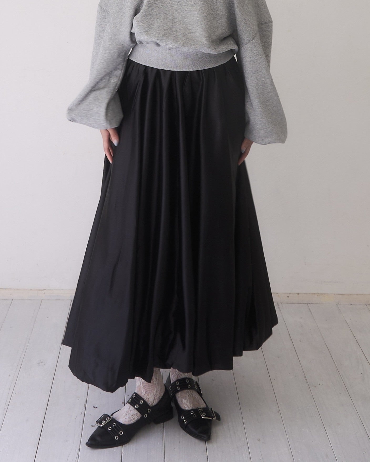 サテンバルーンスカート