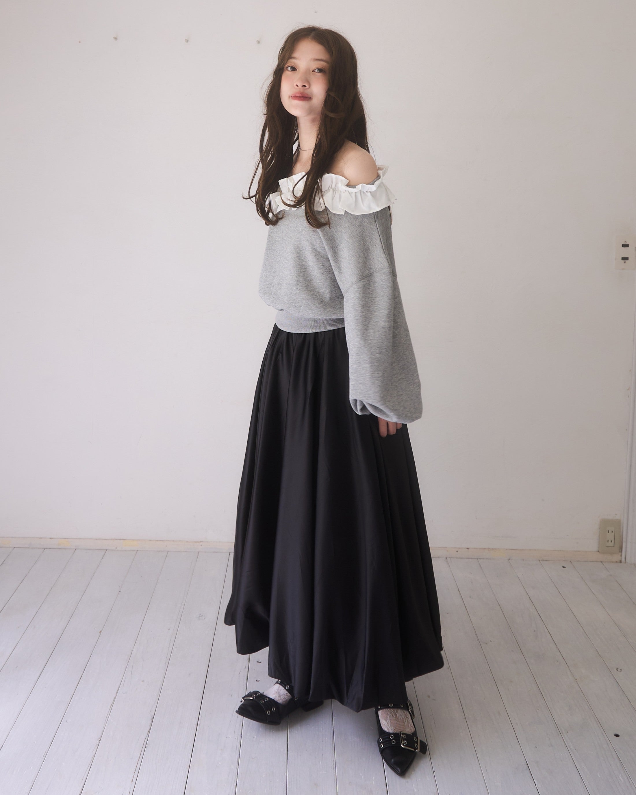 オフショルフリルスウェット