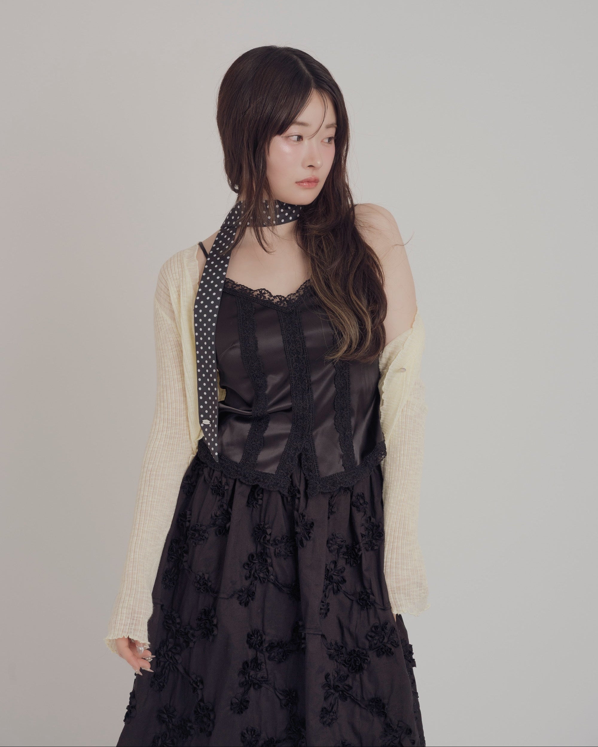 カップ付きサテンレースキャミソール