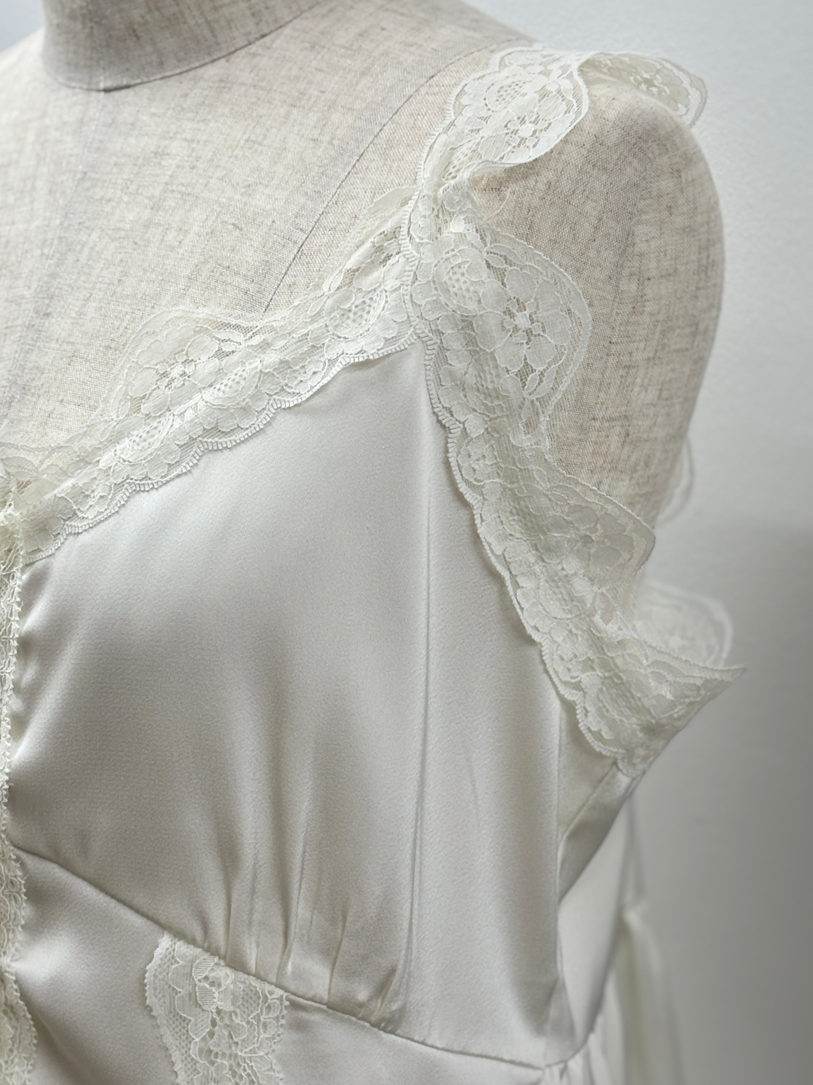 サテンレースキャミトップス