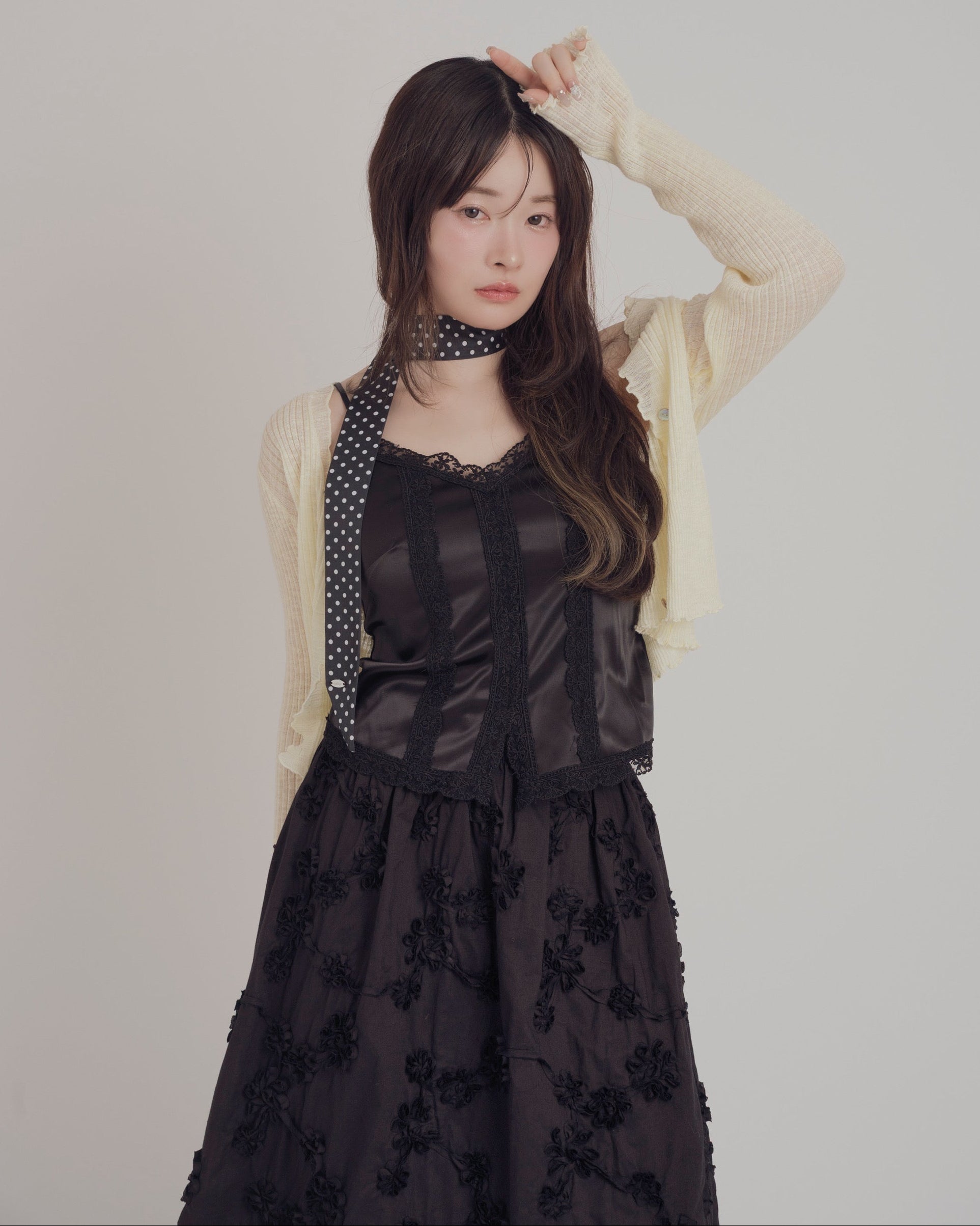 カップ付きサテンレースキャミソール