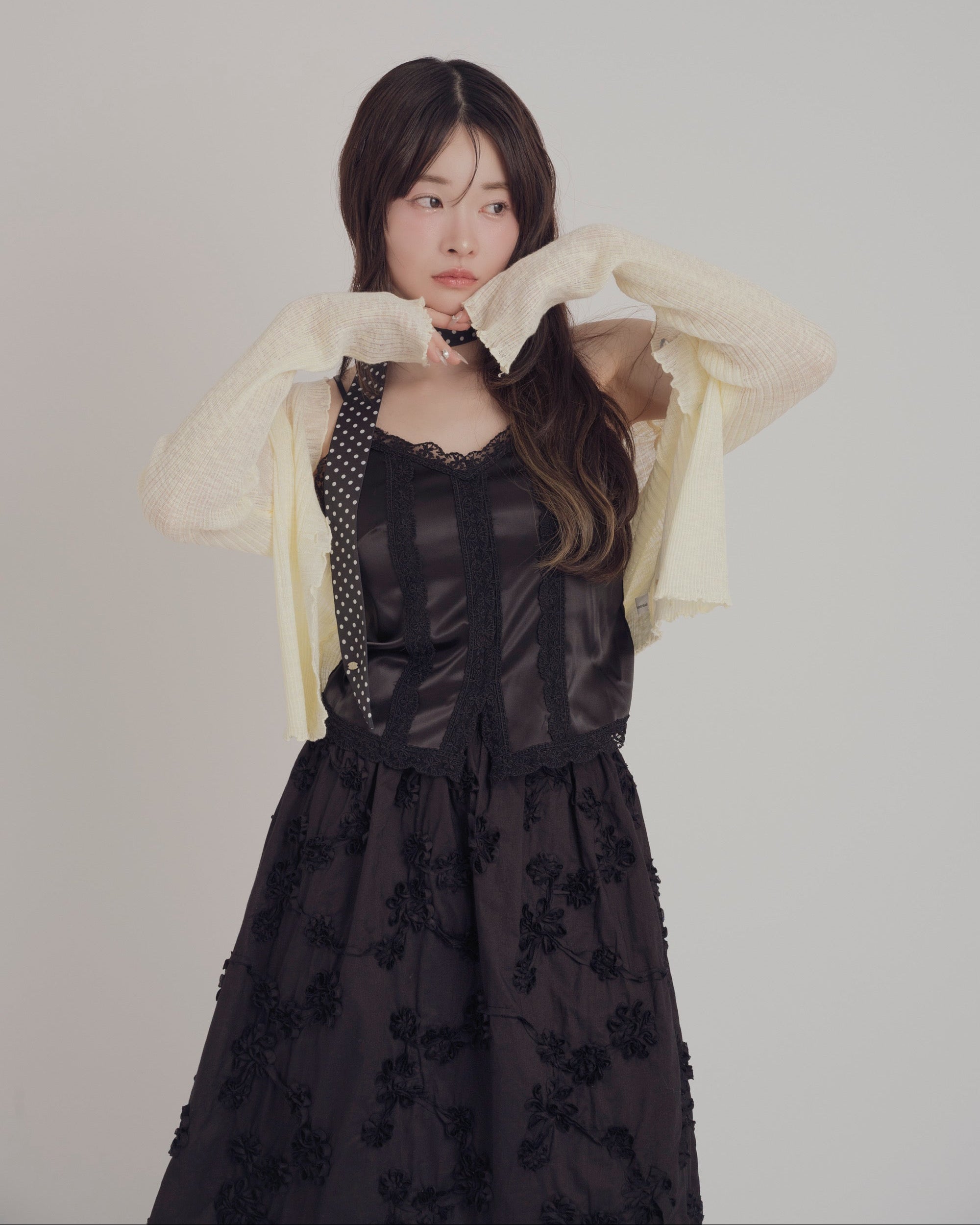 カップ付きサテンレースキャミソール