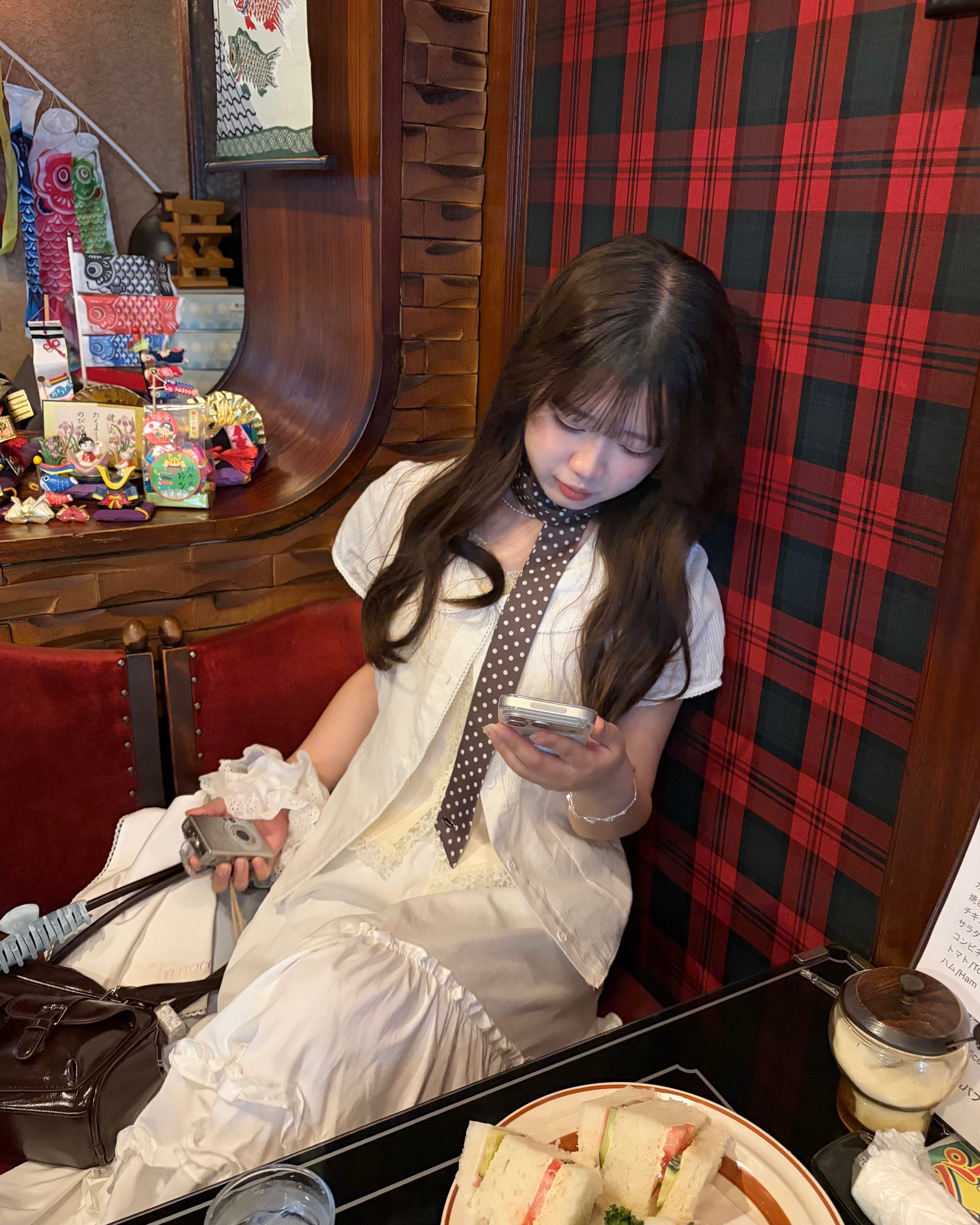 カップ付きサテンレースキャミソール