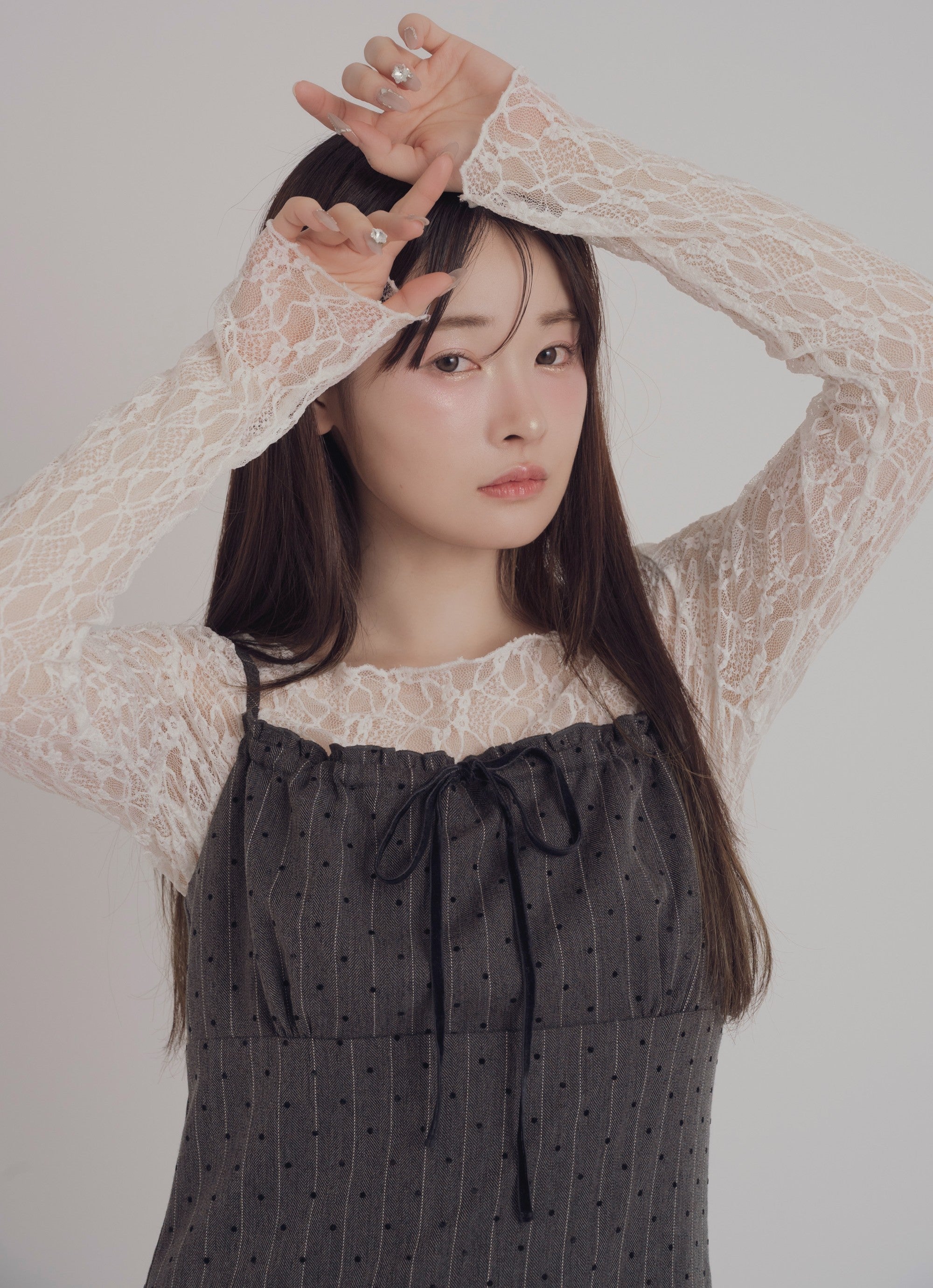 圆点蕾丝拼接吊带连衣裙