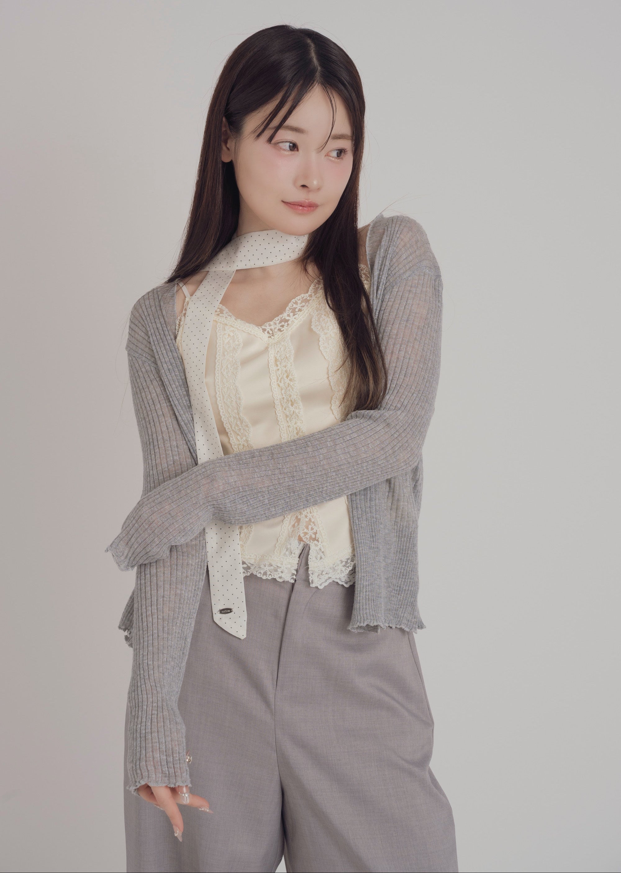 カップ付きサテンレースキャミソール