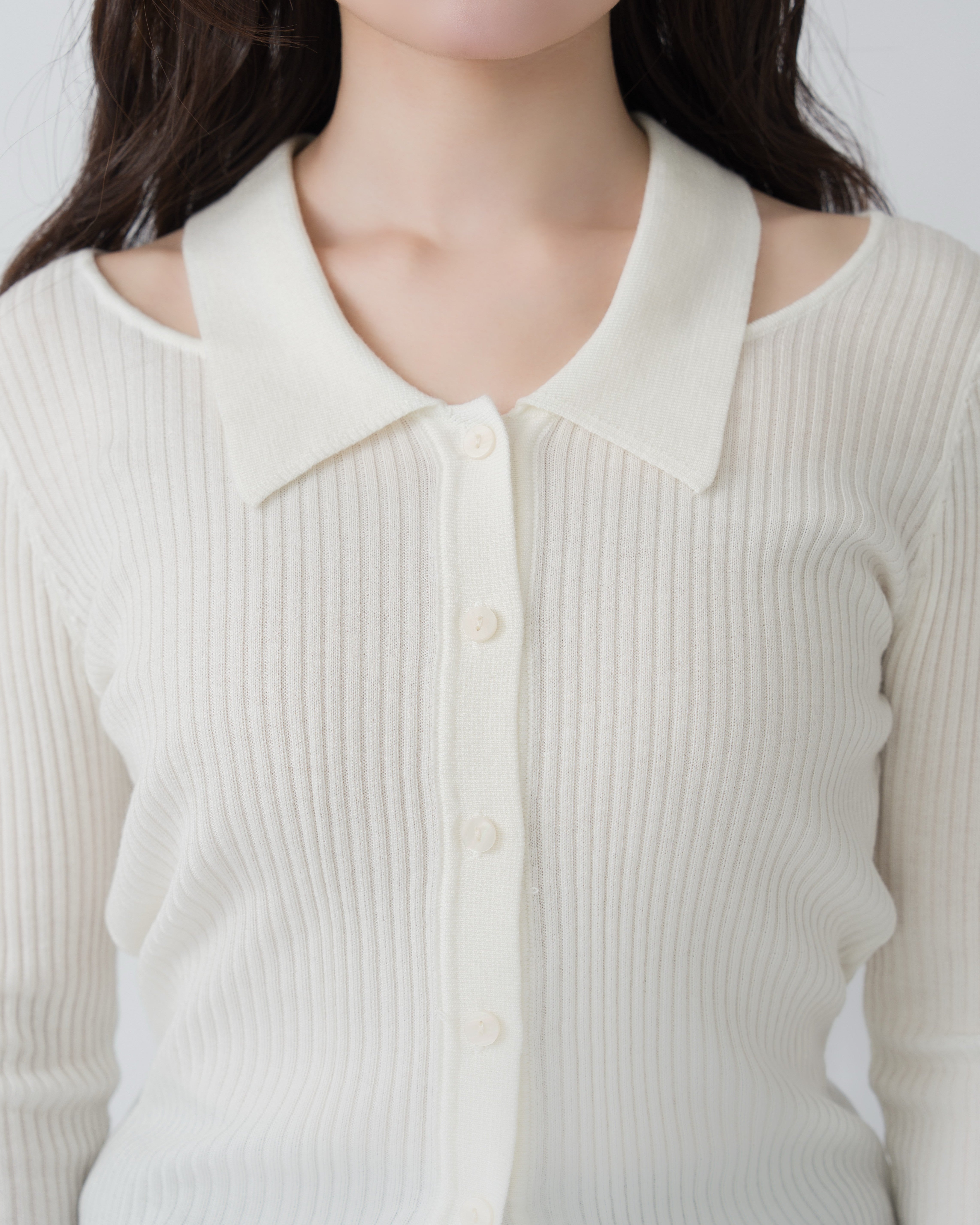 ネックオープンポロニット