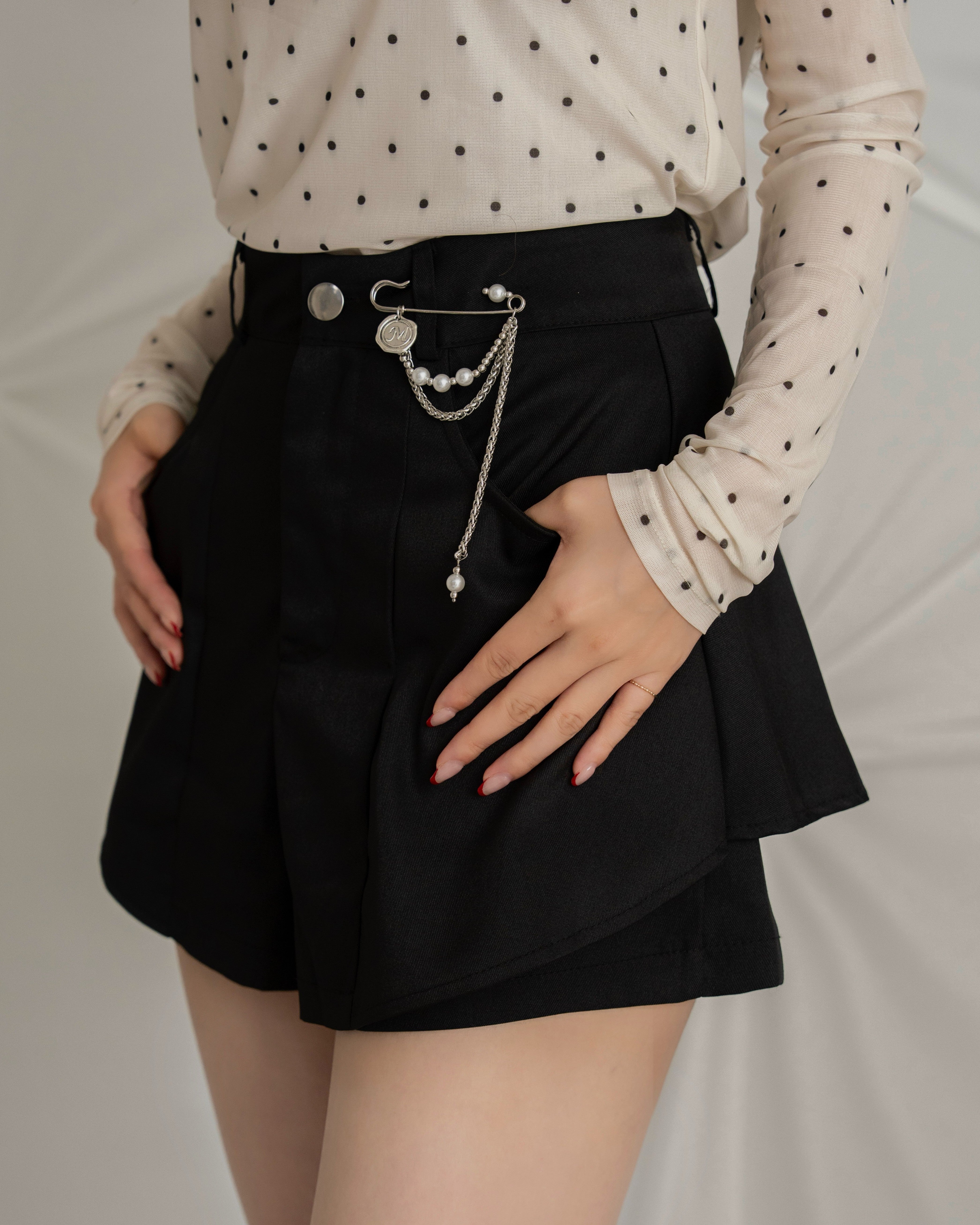 ‘’M‘’チャームAラインショートパンツ