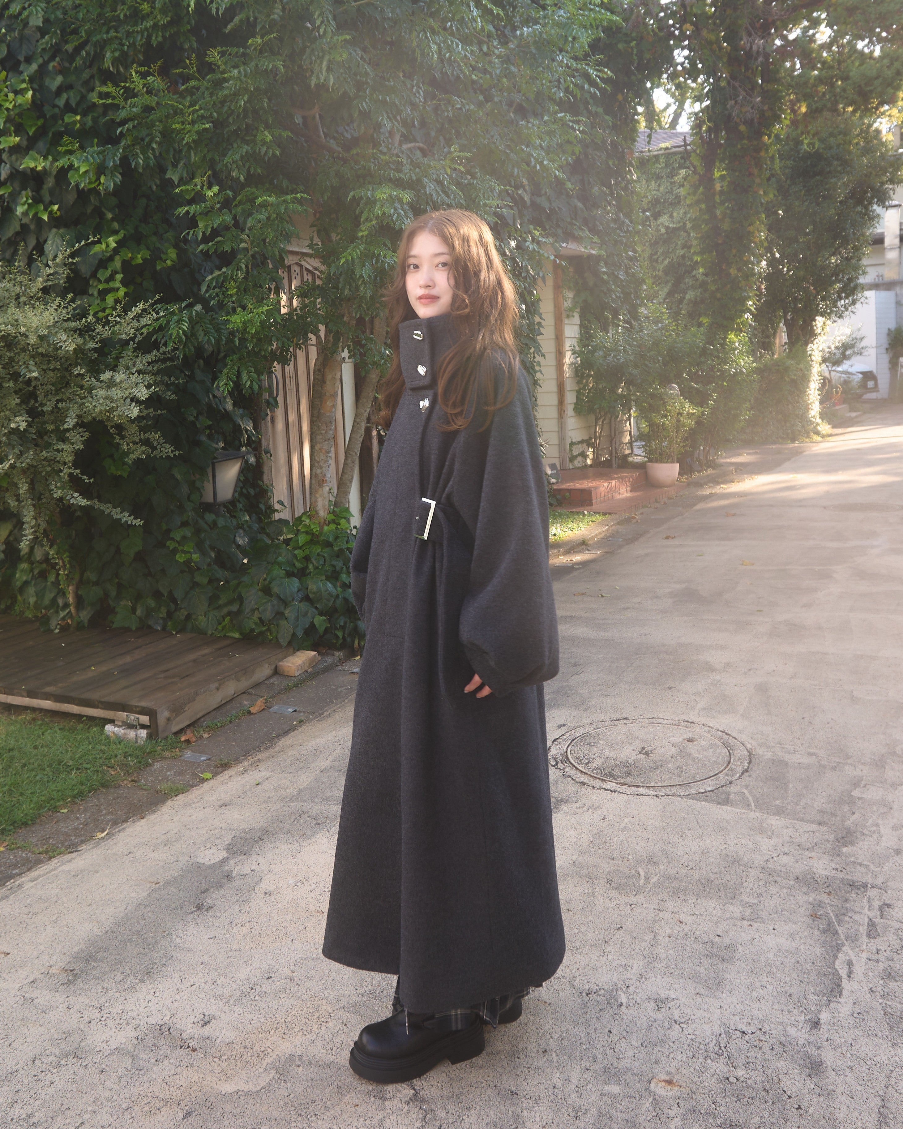 2wayスタンドカラーサイドベルトロングコート｜MELLOWNEON