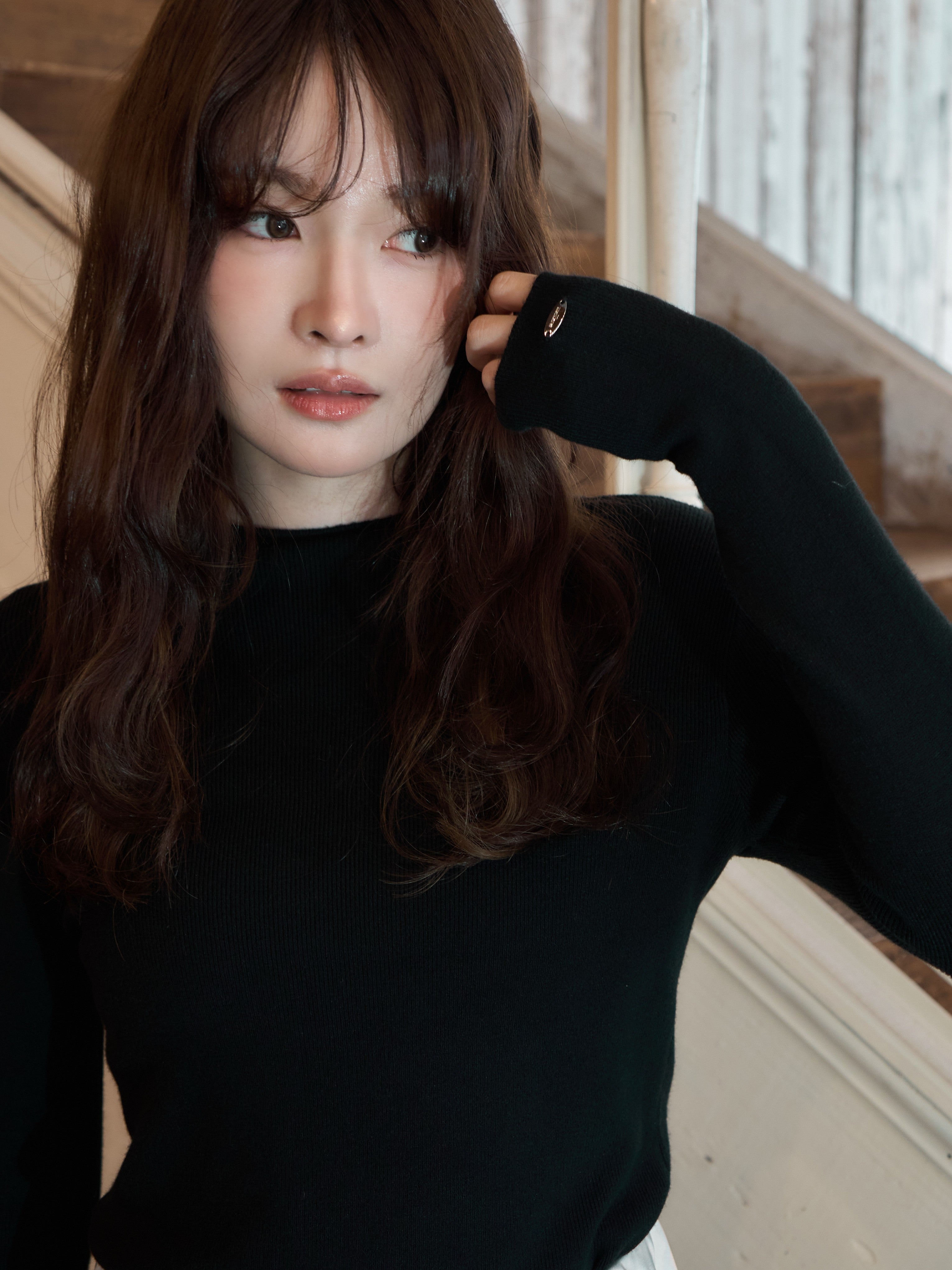 ロゴプレートリブニット