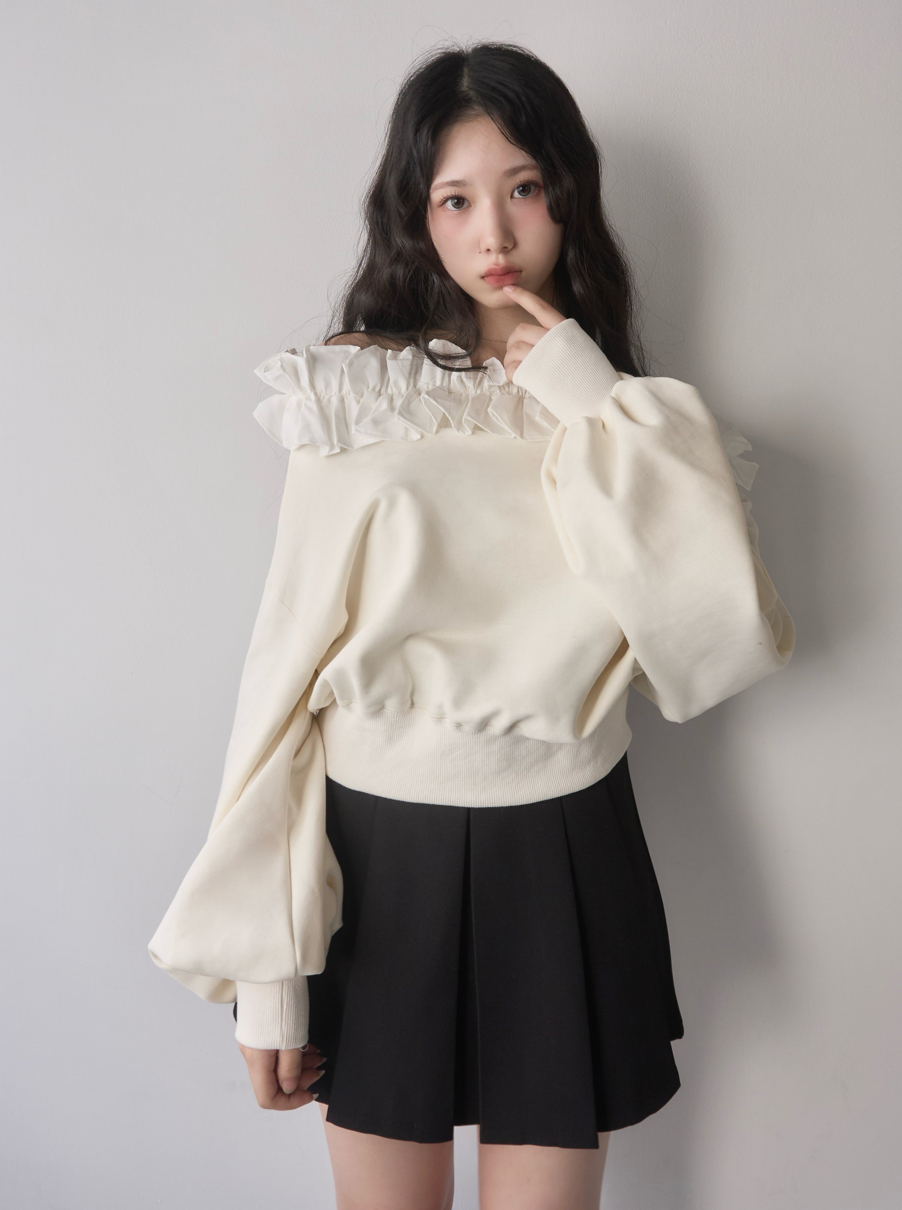 オフショルフリルスウェット｜MELLOWNEON (メロウネオン) 公式サイト