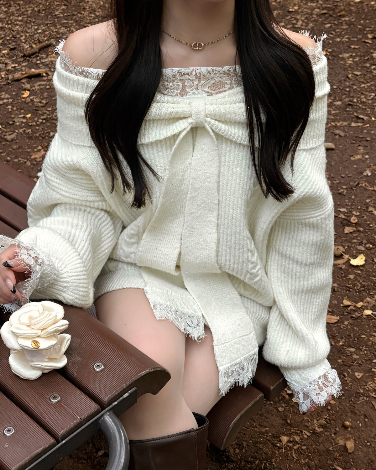オフショルダーレースリボンラメニット