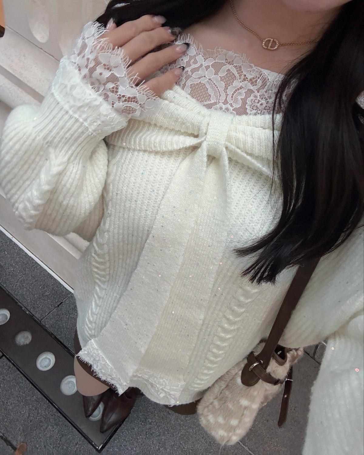 オフショルダーレースリボンラメニット